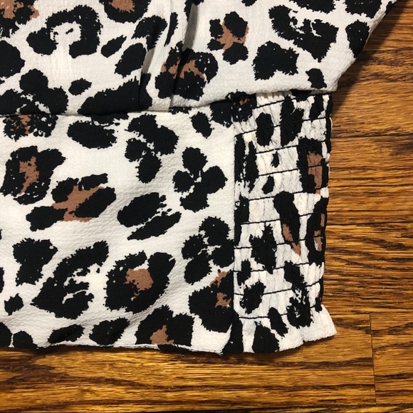 Cheetah print crop top chiffon blouse with buttons - Picture 5 of 5